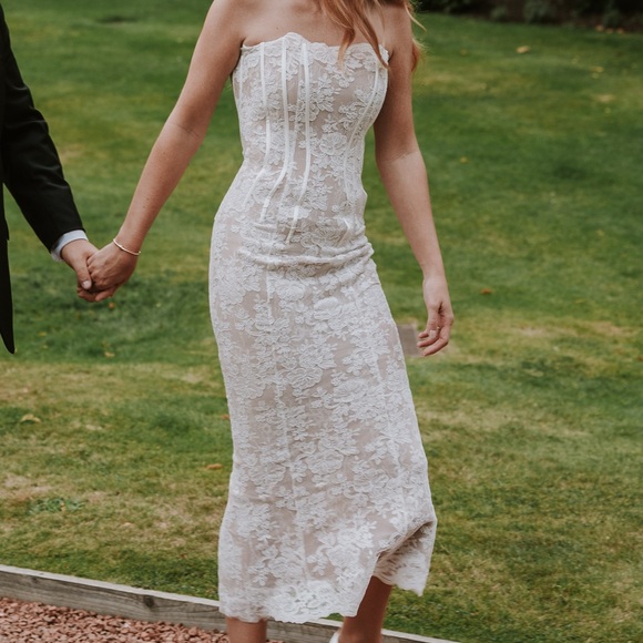 V. Chapman Capulet Midi Dress in White Chantilly Lace - Picture 6 of 8